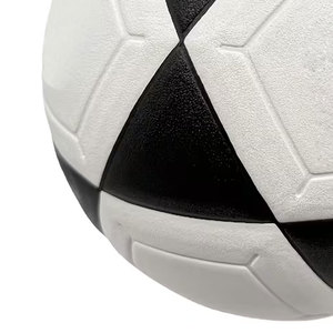 ลูกฟุตบอลดีไซน์แฟชั่นใหม่ล่าสุด คุณภาพสูง น้ำหนักเบา พร้อมสีสันและลวดลายที่ปรับแต่งได้ - Product Image 5