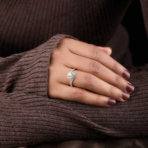 Anillo de Compromiso Halo de Oro Amarillo Sólido de 18K Purecarat, Certificado IGI, con Diamantes Redondos - Product Image 5