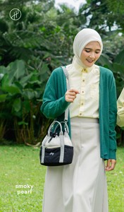 Sac à bandoulière tendance pour femme, en tissu froissé de qualité supérieure, avec fermeture à cordon, design de rangement intelligent, idéal pour les voyages et le shopping - Product Image 2
