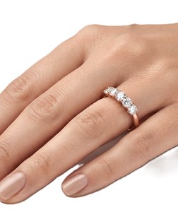 Anillo de Oro Sólido de 9K, 10K, 14K, 18K con Cinco Diamantes Redondos Creados en Laboratorio, Montura Compartida, Color DEF, Claridad VS VVS, Certificado IGI - Product Image 5