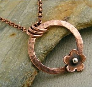 Collar de Cobre Hecho a Mano de Primera Calidad, Diseñado para un Uso Cómodo y como Accesorio de Moda Diaria con Estilo - Product Image 1