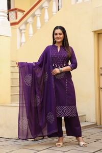 Conjunto de Kurti y Pantalón Recto de Algodón Puro Premium para Mujer, Marca Twin Feet, con Dupatta, Decoración con Estampado y Espejo - Product Image 2