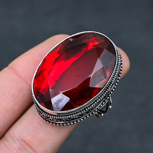 Anillo de Granate Rojo Facetado, Hermoso y Popular, Hecho a Mano, Chapado en Plata de Ley 925, Ovalado, de Lujo, Calidad Premium, Estilo Vintage - Product Image 4
