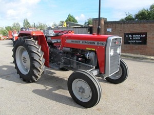 Tracteur à roues MASSEY FERGUSON 240, 60 CV, prêt à l'emploi sur le terrain, pour usage agricole standard - Product Image 2