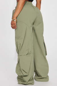 Pantalones de paracaídas de nailon de envío rápido con cordón, pierna ancha, estilo casual urbano para hombre - Product Image 3