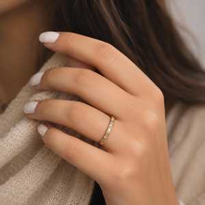 Bague de fiançailles en or massif 10K 14K 18K avec diamant de laboratoire taille baguette brillant de 0,65 carat certifié IGI, pureté E VVS - Product Image 3