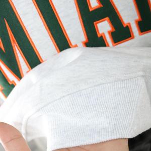 เสื้อสเวตเชิ้ตคอเต่าสีเทาอัช UMIAMI ปักลายสีเขียวฮันเตอร์ 100% ด้วยด้ายคุณภาพสูง - Product Image 4