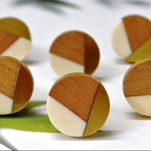 Bouton en laiton, bois et acrylique, compatible four, écologique, de la marque MT Exports - Product Image 1