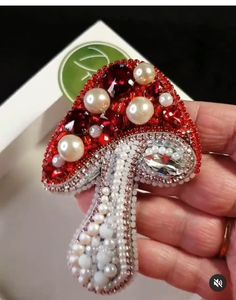 Broche Bordado a Mano de Primera Calidad, Regalo para Mujeres Coleccionistas, Artesanía MD, Modelo MD-9803, Diseño Floral, Moda Bordada B - Product Image 4