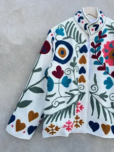 Chaqueta de algodón blanca de invierno para mujer, estilo Suzani, con bordado floral multicolor, estilo bohemio, étnico, hecho a mano, transpirable, corta. - Product Image 2