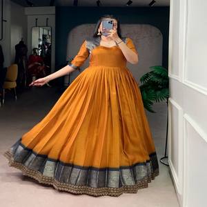 Vestido de Fiesta Étnico VASTRA COTTAGE Zari con Tejido de Hilo, Forro de Seda y Costuras de Lona para Mujer - Product Image 6