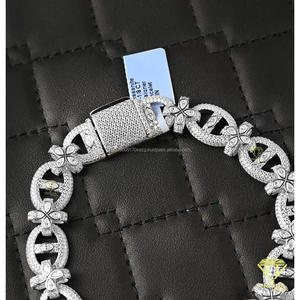 Elegante Brazalete Floral Infinito Elaborado con Piedras de Moissanita con Claridad VVS y Acabado en Oro Blanco, Diseño de Joyería de Lujo - Product Image 4