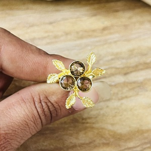 Anillo botánico de latón con cuarzo ahumado, estilo floral vintage, inspirado en la naturaleza, con textura de hoja, chapado en oro, venta al por mayor, anillo para mujer. - Product Image 4