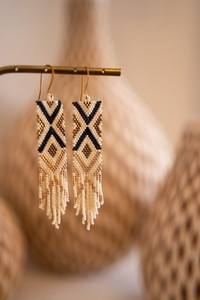 Boucles d'oreilles de luxe brodées à la main NEHA ENTERPRISES, perles tissées à la main pour femmes, style bohème, pour mariages et soirées, tendance - Product Image 3