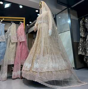 Ensemble Lehenga Choli indien pakistanais brodé de sequins beiges, longueur au sol, voile en filet, robe de soirée de mariage pour femmes - Product Image 4