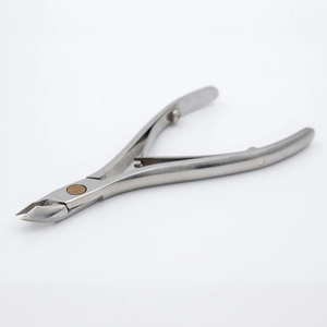 Tijeras para Cutículas con Logotipo Personalizado al por Mayor, Cortaúñas de Hoja Afilada, Juego de Herramientas de Manicura Profesional, Instrumentos de Belleza de Alta Calidad - Product Image 1