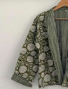 Hermosa Chaqueta Bomber Corta Acolchada Reversible Hecha a Mano en Color Verde Oliva, 100% Algodón, Ligera, Clásica, Artesanal, para Mujer - Product Image 4