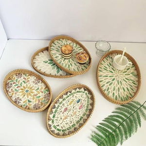 Bandejas de diseño de nácar y ratán hechas a medida, de forma ovalada, en varios colores y diseños, para decoración de mesa y almacenamiento. - Product Image 1