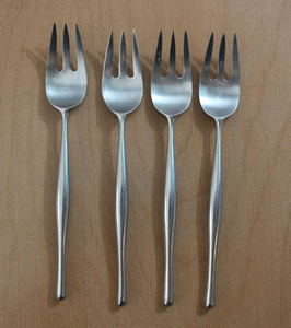Wholesale Light Weight Metal Silver Asian Style Portable Dinner Spoons Set Stainless Steel <b>Forks</b> Set Minimalist Design High - Product Image 4
