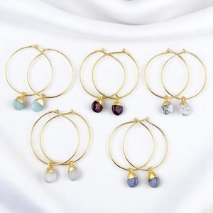Pendientes de aro de plata de ley 925 chapados en oro con piedra lunar – Abalorios de piedras preciosas de nacimiento hechos a mano para mujer - Product Image 2