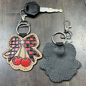 Porte-clés en cuir à carreaux, style nouveau, design artisanal, luxe personnalisé, véritable cuir de vache, accessoires cadeaux unisexes - Product Image 6