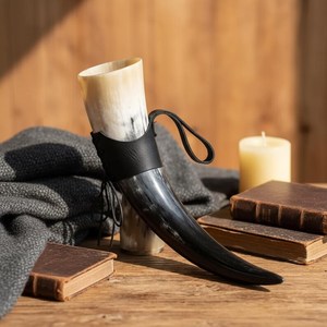 Cuerno Vikingo para Beber Tallado a Mano con Funda de Cuero |   380 ml, 500 ml |   Jarra de hidromiel nórdica hecha a mano |   Copa Medieval para Cerveza, Regalo - Product Image 5