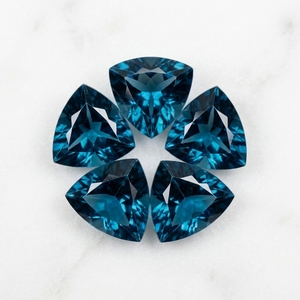 Lote al por mayor de topacio azul de Londres natural, piedras preciosas sueltas calibradas de corte trillón de 5 mm a 12 mm, calidad AAA - Product Image 3