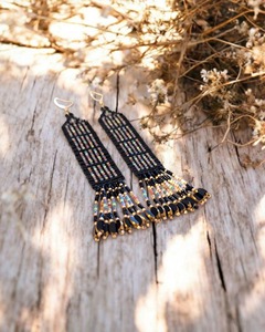 Boucles d'oreilles artisanales pour femmes, boucles d'oreilles pendantes à perles, bijoux bohèmes pour femmes, pour la mode et les occasions spéciales. - Product Image 5