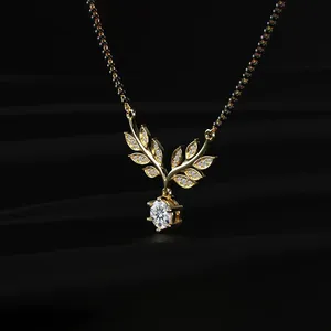 Collier de luxe pour femme, pendentif minimaliste en or avec diamant solitaire rond et motif feuille de vigne, bijoux de mariée en diamant. - Product Image 2