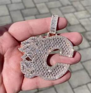 จี้เพชรทรงบาแกตต์กลม 3 กะรัต ตัวอักษร C แบบกำหนดเอง ชุบทอง 14K เงินสเตอร์ลิง สำหรับงานปาร์ตี้ - Product Image 4