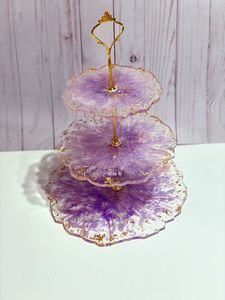 Elegante Soporte de Resina de 3 Niveles para Exhibición de Pasteles, Postres y Frutas, Hecho a Mano - Product Image 3