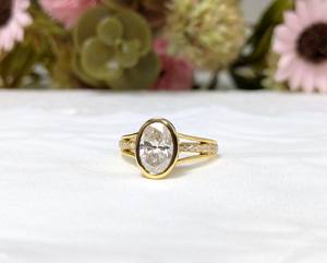 แหวนหมั้นและงานแต่งงานสไตล์วินเทจประดับมอสซาไนต์ทรงรี 2.20 กะรัต ยี่ห้อ Lurba Jewels ดีไซน์แยกแหวน ตัวเรือนทองคำ 14k แท้ ได้รับการรับรองจากคริสเตียน - Product Image 1