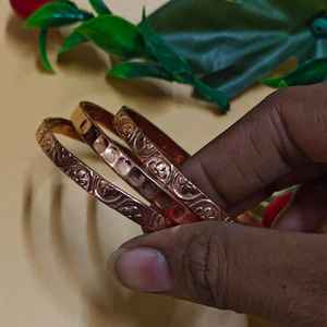 ชุดกำไลทองแดงลายนูน ทำด้วยมือ กำไลทองแดงแท้แบบซ้อนกัน ลายดอกไม้ สไตล์โบโฮ เครื่องประดับชนเผ่า - Product Image 5