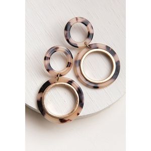 ต่างหูเรซิ่นดีไซน์เนอร์ทำมือ งานฝีมือศิลปะระดับหรูหรา ดีไซน์ทันสมัย ทนทาน คริสตัลแฟชั่น - Product Image 6