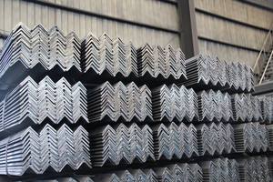 Barre d'angle en acier laminé à chaud Fer à angle de 45 degrés <span class=keywords><strong>20X20</strong></span> à 200X200mm Barre d'angle en acier galvanisé pour structure de bâtiment - Product Image 6