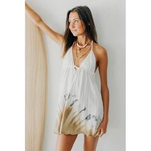 Robe Courte Unie Tendance Brise de Plage – Adoptez le Style Côtier Décontracté – Décolleté Plongeant Sans Manches – Faite à la Main – Été Naturel - Product Image 3