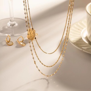 Collier à trois rangs en or plaqué 18 carats de style européen et américain pour femmes, accessoire de mode polyvalent, vente en gros - Product Image 2