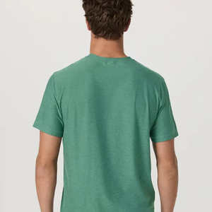 Camiseta para hombre con estampado de menta fresca y personalización en el pecho, ultra suave, informal, estilo urbano, cuello redondo, esencial para el verano. - Product Image 2