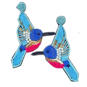 Hermosos pendientes con cuentas de pájaro para mujer, color patriótico naranja, blanco y azul para bodas o días conmemorativos - Product Image 1