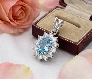 Collar de Lujo con Colgante Ovalado Azul Elegante con Diamantes Cultivados en Laboratorio |   Colgante Halo |   Joyería Fina Clásica - Product Image 5