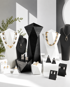 Expositor de Collares de Acrílico, Tamaño y Color Personalizables, Diseño Independiente, Acabado Brillante, Moderno y Funcional - Product Image 3