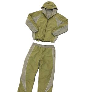 Conjunto de Chándal Cortavientos Personalizado de Nylon, Traje Deportivo Oversize Ligero con Chaqueta con Cremallera y Pantalones de Nylon - Product Image 1