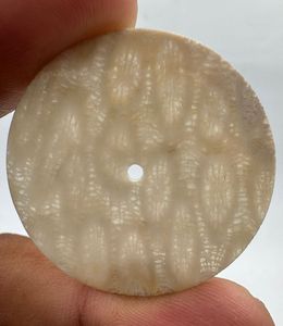 Cadran de montre personnalisé en corail naturel A K Gems, rond, 37 mm, épaisseur 0,90 mm, personnalisation de la taille/épaisseur/perforation, provenant du Rajasthan - Product Image 4
