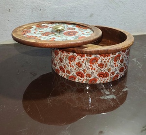 Cacerola Redonda de Cerámica con Diseño Floral Esmaltado, Tapa de Vidrio con Patrón Naranja y Perilla Metálica, Cubierta Duradera para Olla - Product Image 1