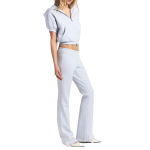 Conjunto de sudadera con capucha corta de algodón personalizado premium y pantalones deportivos ajustados para mujer, conjunto de 2 piezas, cómodo y minimalista, OEM, marca privada - Product Image 6