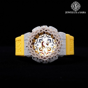 Reloj de Diamantes Moissanite Totalmente Cubierto de Piedras, Correa de Goma Amarilla, Automático, Estilo Moderno y Lujoso, Disponible para la Venta - Product Image 3