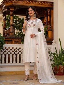 Conjunto de Traje Bordado de Seda Mango Premium para Mujer |   Pantalón Recto y Dupatta de Diseñador |   Venta al por Mayor de Ropa Global - Product Image 4