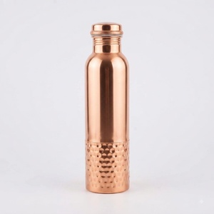 Bouteille d'eau en cuivre martelé et ensemble de verres martelés – Vaisselle portable de style traditionnel, conception anti-fuite pour la santé et le bien-être - Product Image 3