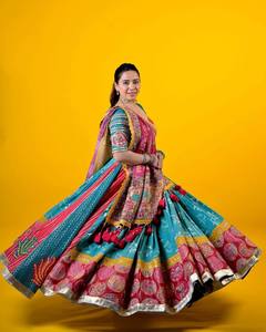 Ensemble Lehenga Choli pour femmes en coton mousseline avec dupatta imprimé et broderies miroir, robe ethnique réversible pour mariage et fête - Product Image 2