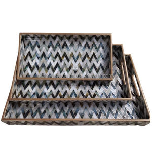 Nouveau plateau en bois imprimé moderne avec finition dorée Décoration intérieure Revêtement époxy Kalavastu TRG26 pour utilisation dans la chambre Style vacances de Noël - Product Image 1